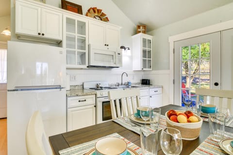 Ranch Cabin with Decks, 10 Mi to Fredericksburg Cabin in Rio Grande