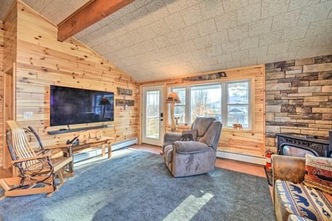 2 Mi to Oak Mountain Skiing! 4-Season Cottage House in Capital District, NY, USA