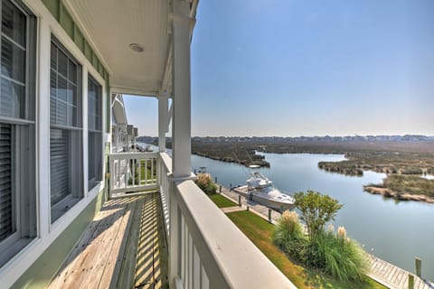 Manteo Waterfront Resort Home with 30-Ft Dock! House in Manteo