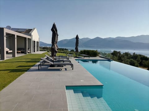 Pool view, Sea view