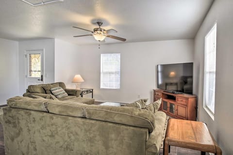 Home with Yard 1 Mi to Indian Rocks Beach and Golf House in Indian Rocks Beach