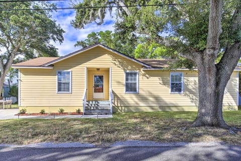 Home with Yard 1 Mi to Indian Rocks Beach and Golf House in Indian Rocks Beach