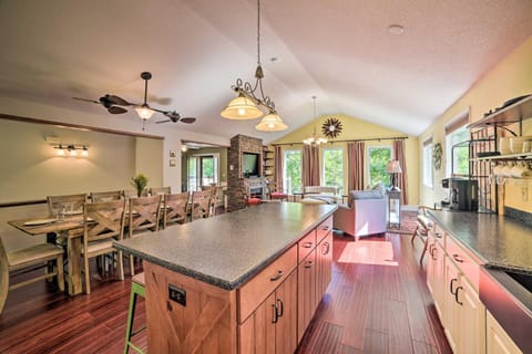 Remodeled House with Deck in Massanutten Resort House in Massanutten