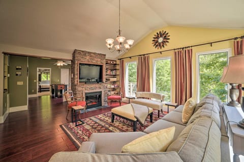 Remodeled House with Deck in Massanutten Resort House in Massanutten