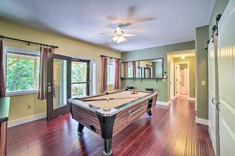 Remodeled House with Deck in Massanutten Resort House in Massanutten