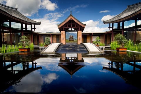 Property building, Day, Swimming pool