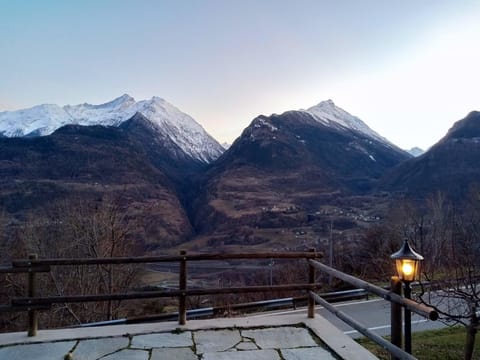 Balcony/Terrace, Mountain view