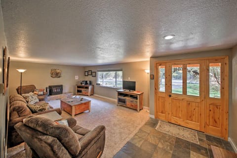 Quaint Priest Lake Cabin with Patio Less Than 1 Mi to Lake! Cabin in Priest Lake