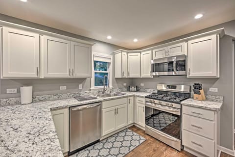 Updated Twin Lakes Cottage, Walk to Lake Mary House in Twin Lakes