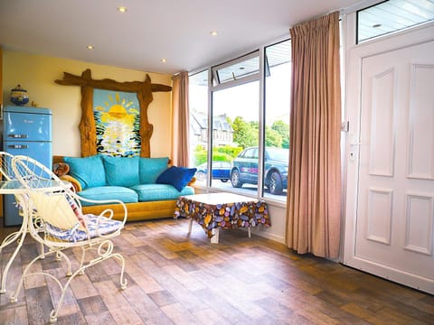 Living room, Parking
