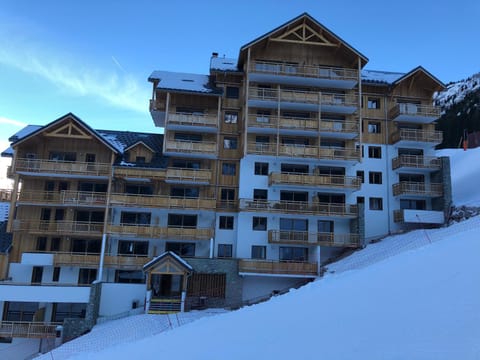 *NEW* Bellevue D’Oz Ski In Ski Out Luxury Apartment (8-10 Guests) Apartment in Oz