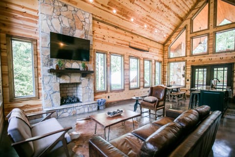 Pinot in the Pines Cabin Cabin in Broken Bow