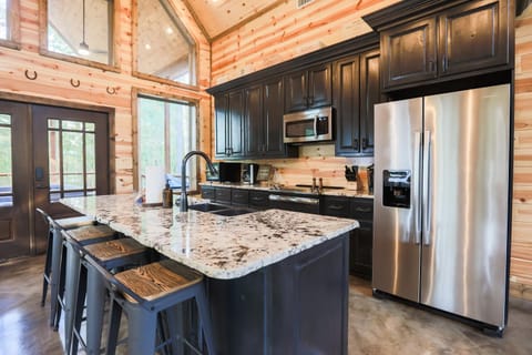 Pinot in the Pines Cabin Cabin in Broken Bow