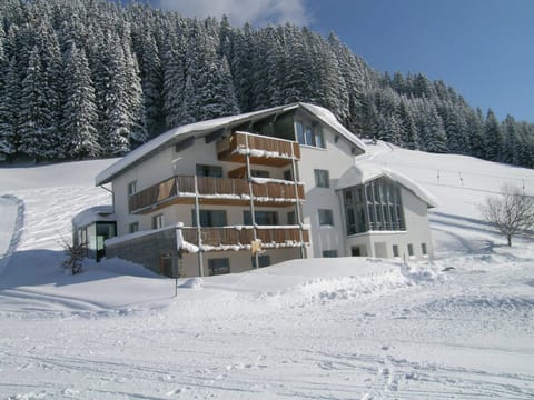 Property building, Facade/entrance, Winter
