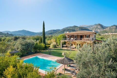 Property building, Bird's eye view, Garden, Swimming pool