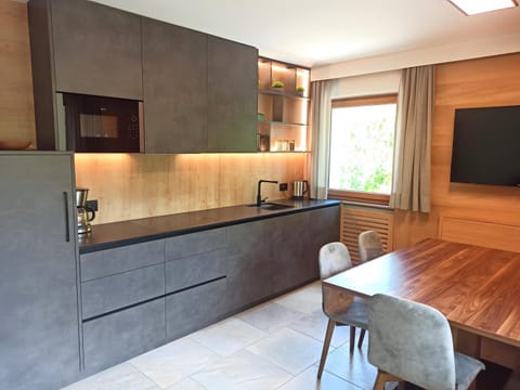 Kitchen or kitchenette, Living room