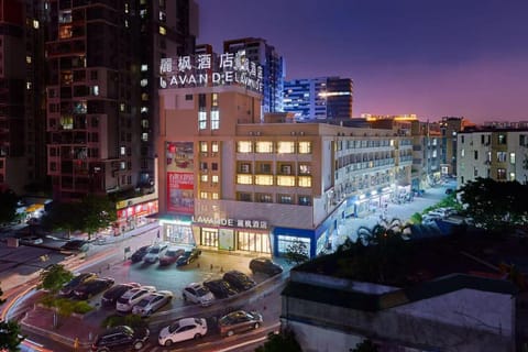 Property building, Night, Neighbourhood, City view, Street view, Location, Parking