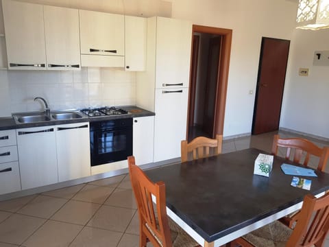 Kitchen or kitchenette, Dining area, pet friendly, stove
