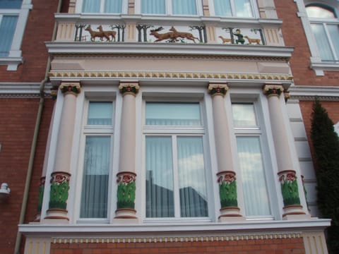 Facade/entrance