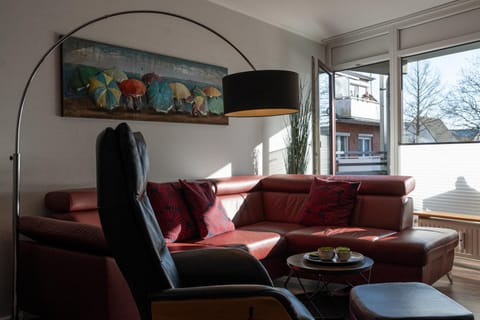 Photo of the whole room, Seating area