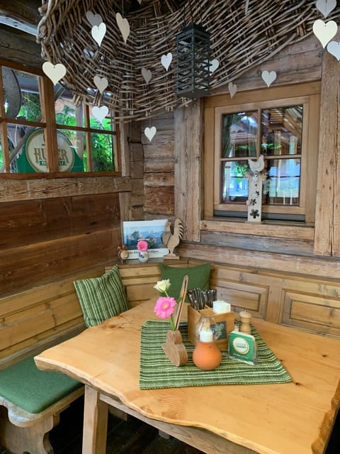 Seating area, Dining area