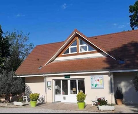 Les Jardins du castel gites Annick et Jean paul House in Auvergne-Rhône-Alpes