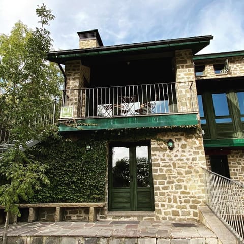 Property building, Summer, Balcony/Terrace