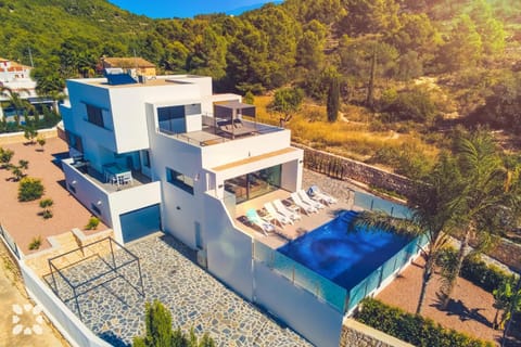 Property building, Spring, Day, Natural landscape, Mountain view, Pool view, Swimming pool, sunbed
