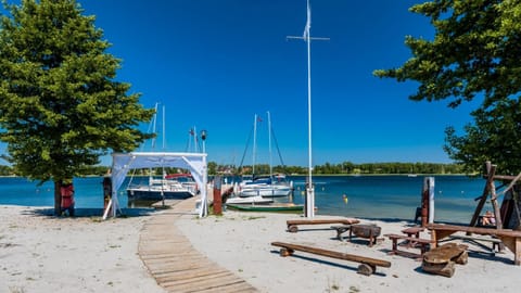 Activities, BBQ facilities, Fishing, Beach, Canoeing, Hiking, Cycling, Communal kitchen, On site, Lake view, sunbed