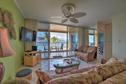 Beachfront Kihei Sanctuary with Lanai and Ocean Views! Apartment in Kihei