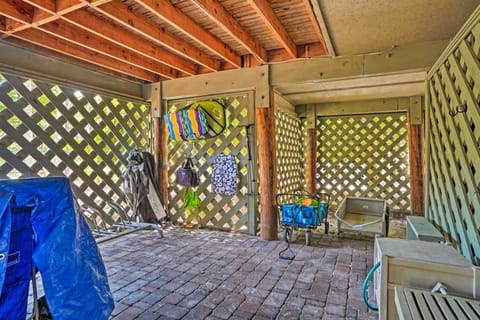 Walk to Beach! Remodeled Cottage on Sparrow Pond House in Kiawah Island