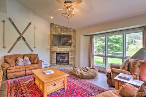 Walk to Ski Lift Copper Mountain Home with Hot Tub House in Copper Mountain