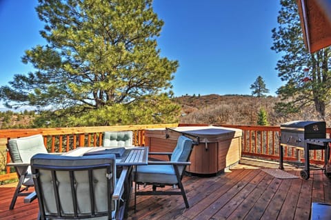 Pagosa Springs Escape with Deck, Hot Tub and Grill! Apartment in Colorado