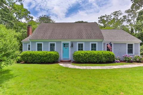 3 Bicycles Provided! Cape Cod Cottage with Deck House in Orleans