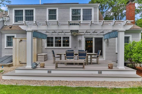 3 Bicycles Provided! Cape Cod Cottage with Deck House in Orleans