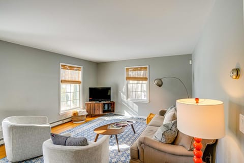 Walk to Dining Downtown Lenox Guest House! House in Lenox