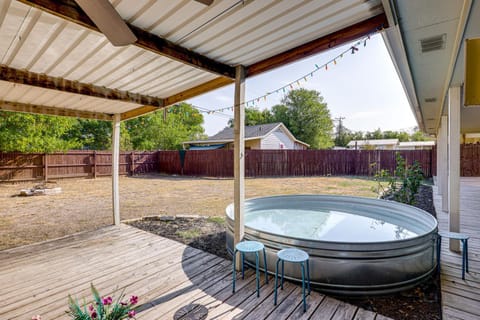 Charming Lake Retreat with Patio and Boat Parking! House in Canyon Lake