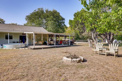 Charming Lake Retreat with Patio and Boat Parking! House in Canyon Lake
