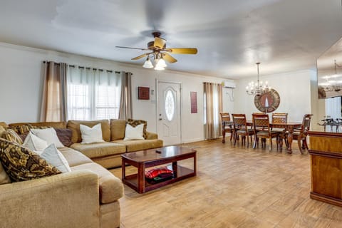 Charming Lake Retreat with Patio and Boat Parking! House in Canyon Lake