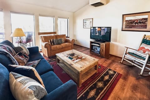 Cozy Pagosa Condo Stunning Mountain and Lake Views! Apartment in Colorado