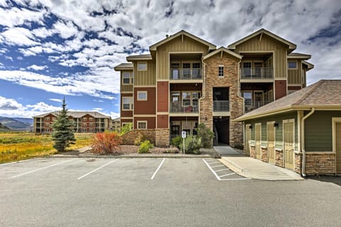 18 Mi to Winter Park Granby Condo with Covered Deck Apartment in Granby