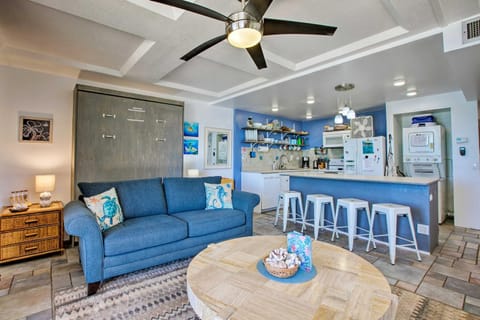 Stunning Makaha Condo with Pool Access and Ocean View! Apartment in Makaha