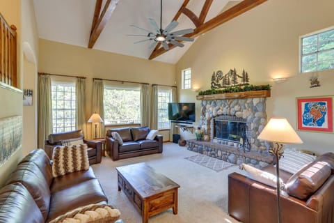 Luxe Lake Arrowhead Home with Deck, 3 Mi to Village! House in Lake Arrowhead