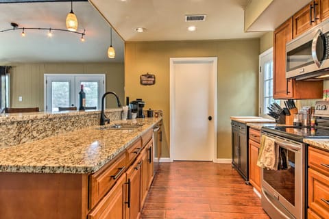 Canyon Lake Home with Game Room Less Than 1 Mi to Boat Ramp! House in Canyon Lake