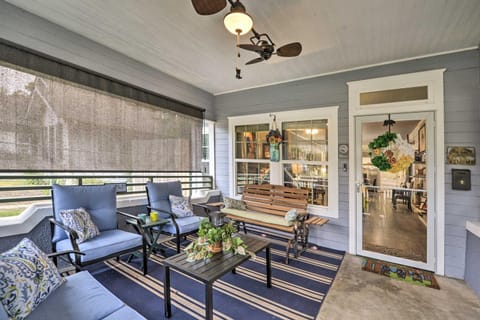 Bearadise Bungalow about 2 Mi to Magnolia Market! House in Waco