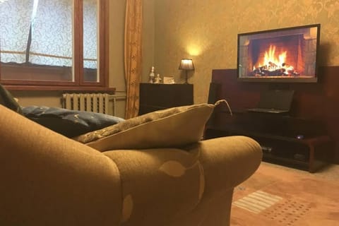 Communal lounge/ TV room, TV and multimedia, Living room, Seating area