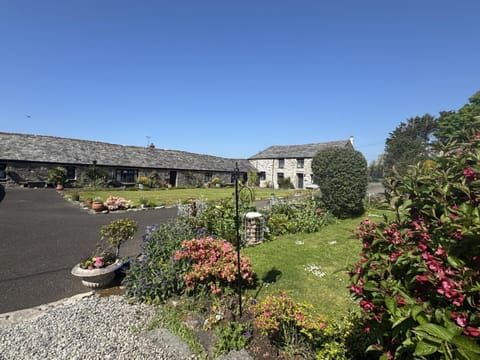 Courtyard Farm Cottages House in England