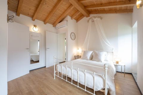 Lora villa, with lake view Villa in Tremezzina