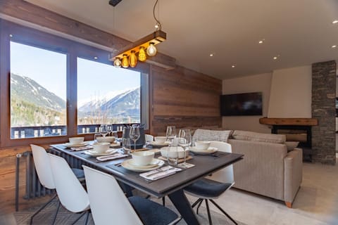 Dining area, Mountain view