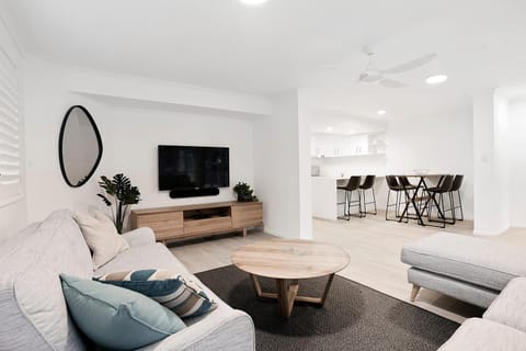 TV and multimedia, Living room, Dining area